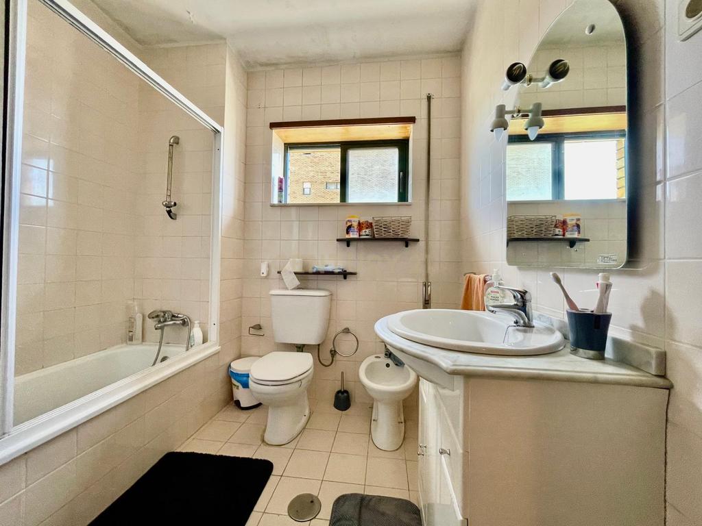 T2 com lugar de garagem em Pedrouços - Image 10