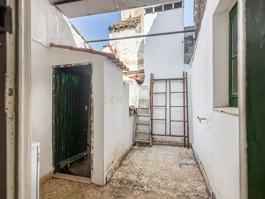 APARTAMENTO T2+1 COM 2 LOGRADOUROS NO CORAÇÃO DE BORBA - Image 17