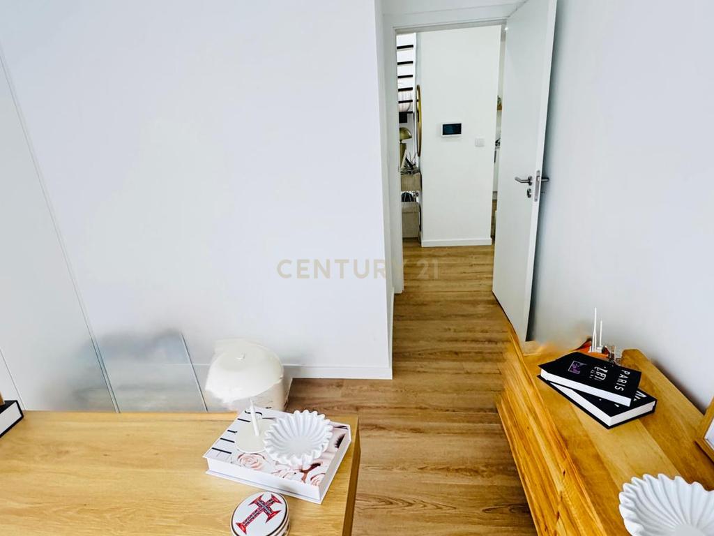 Moradia Geminada T4 em Caneças, Moderna e com excelentes acabamentos - Image 40