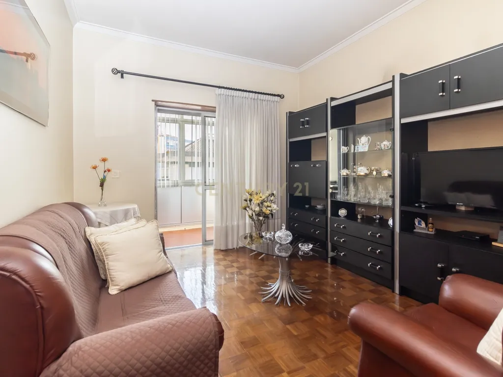 Apartamento T3 em Amora, Seixal - Image 2