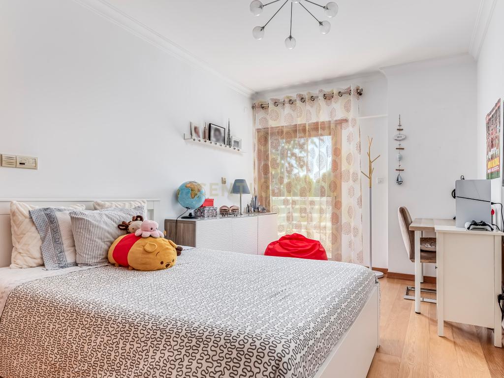 Apartamento T4 em Alfragide com Vista e Excelentes Acabamentos - Image 21