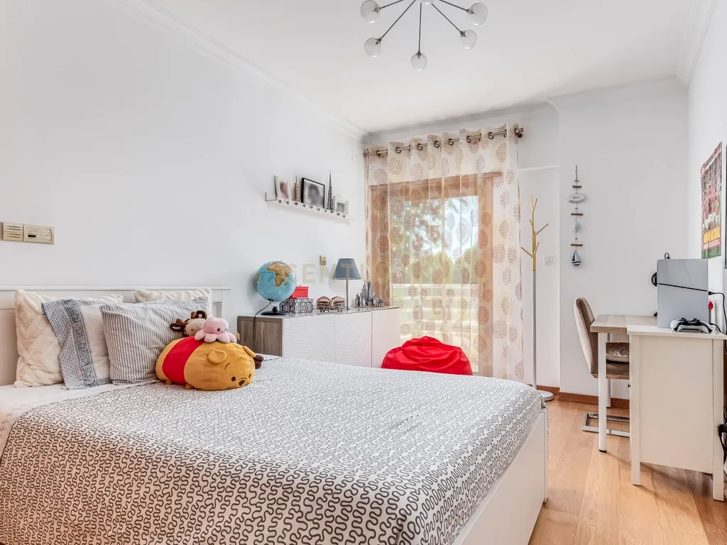 Apartamento T4 em Alfragide com Vista e Excelentes Acabamentos - Image 21