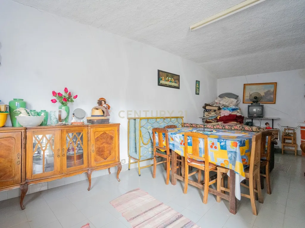 Moradia T3 para recuperar com terreno a 1,5km do centro de Vila Nova de Poiares - Image 7