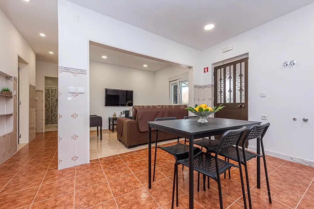 Alojamento Estudantil LÁ-SALETTE ( quarto Melro Azul 11m2 ) - Image 8