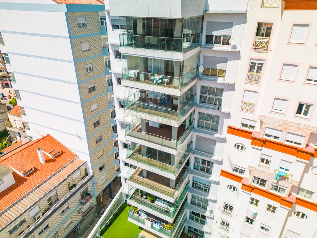 Apartamento T4 Premium com Terraço na Avenida da Independência - Image 71