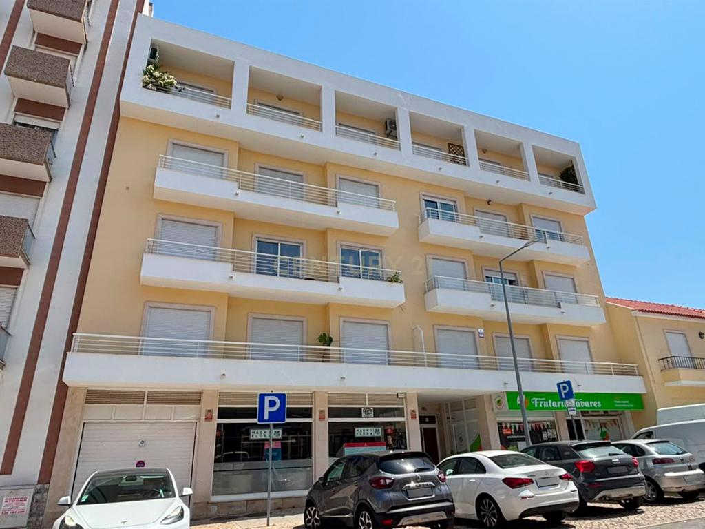 Apartamento T4 com Parqueamento, nas Caldas da Rainha - Image 38