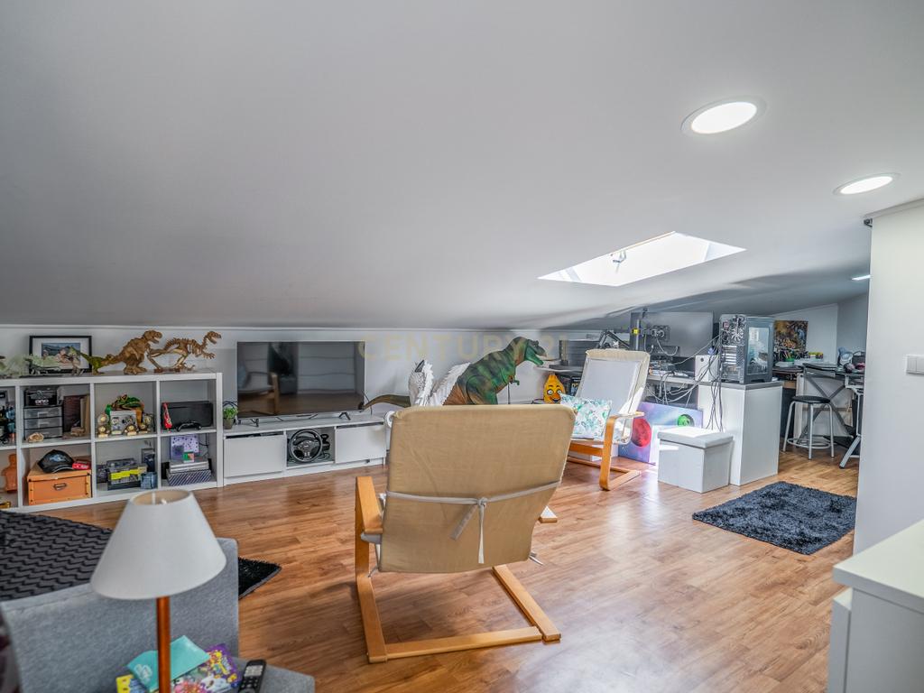 Apartamento Duplex T3+2 com Garagem Box - Image 26