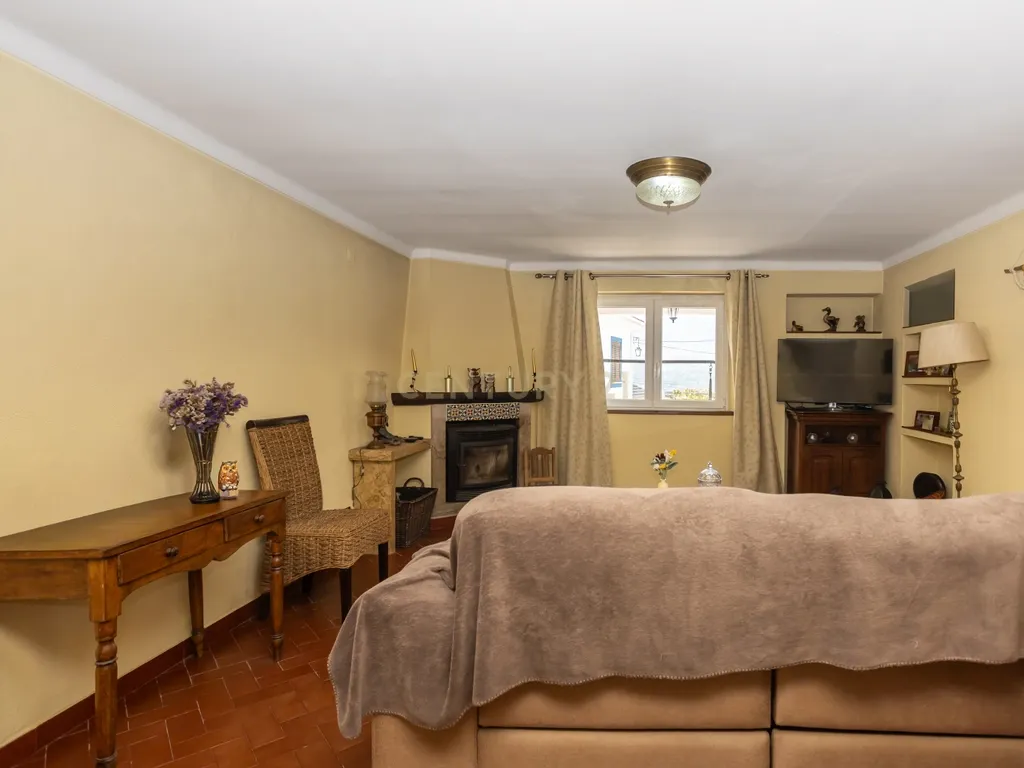Duas moradias, um terreno com 650 m² e uma vista privilegiada para a Serra de Sintra - Image 44
