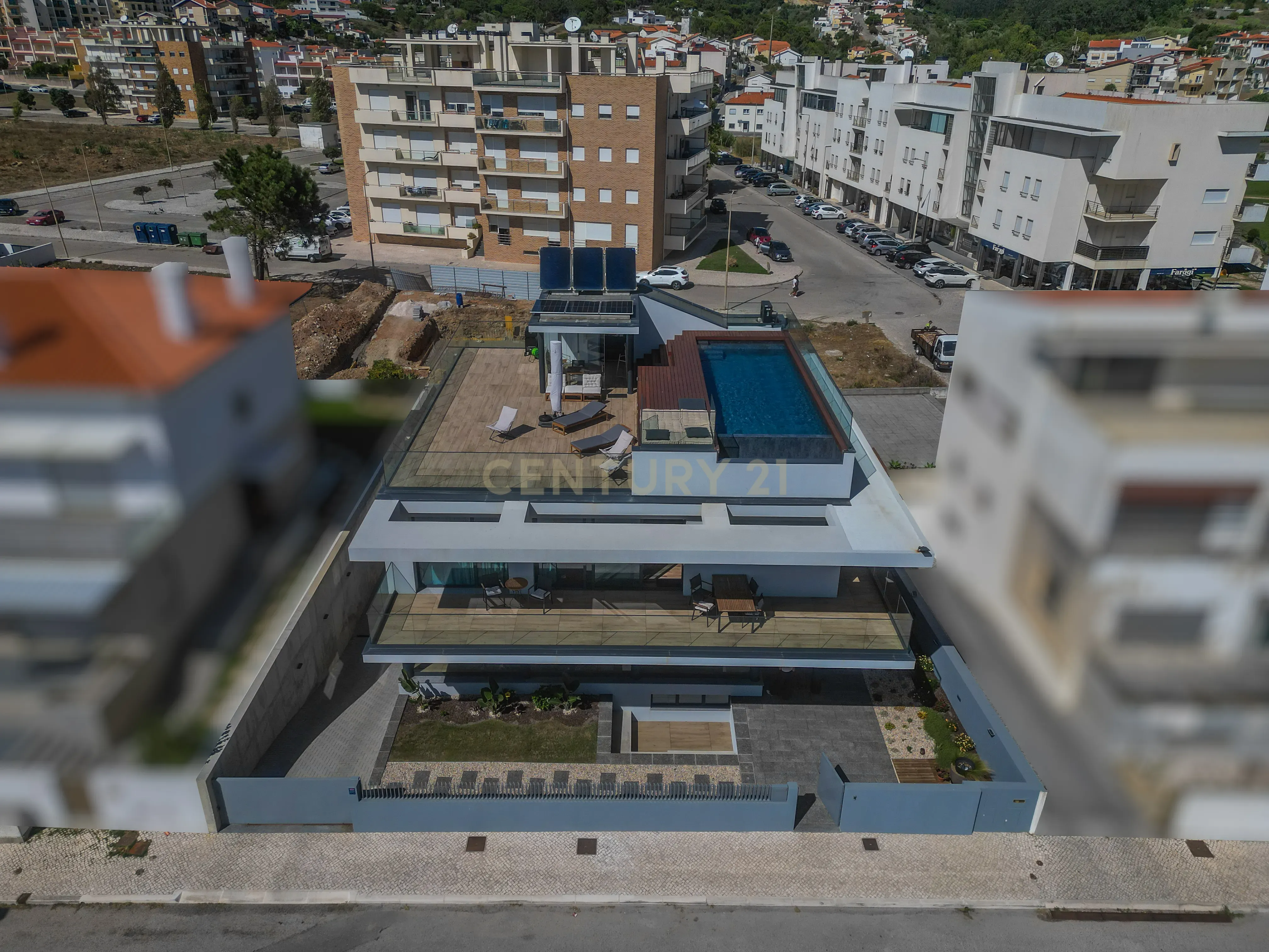 Fotografia 3 de Moradia de Arquitetura Contemporânea | Primeira Linha de Mar