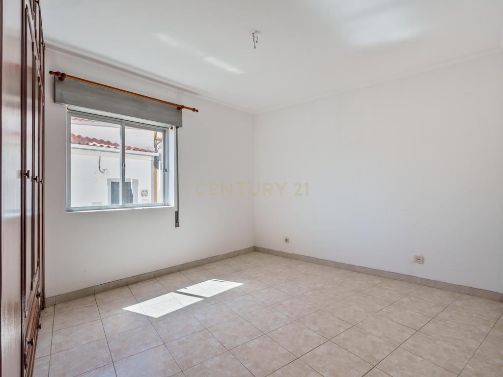 T2 renovado com varanda e terraço no Centro Histórico de Silves - Image 16