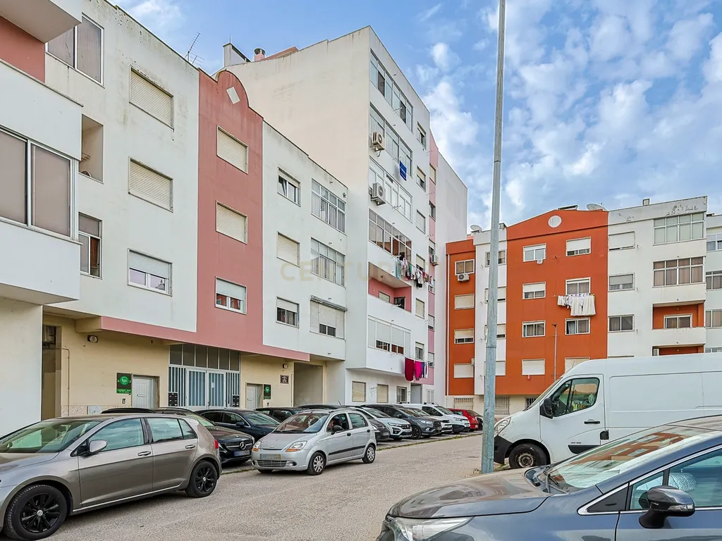 Apartamento T1 com Vista Panorâmica no Seixal - Image 22