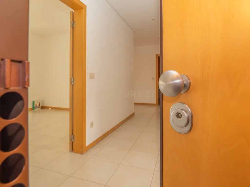 Apartamento T3 com Duas Varandas e Dois Lugares de Estacionamento, na Vila Serena, Pinhal Novo - Image 41