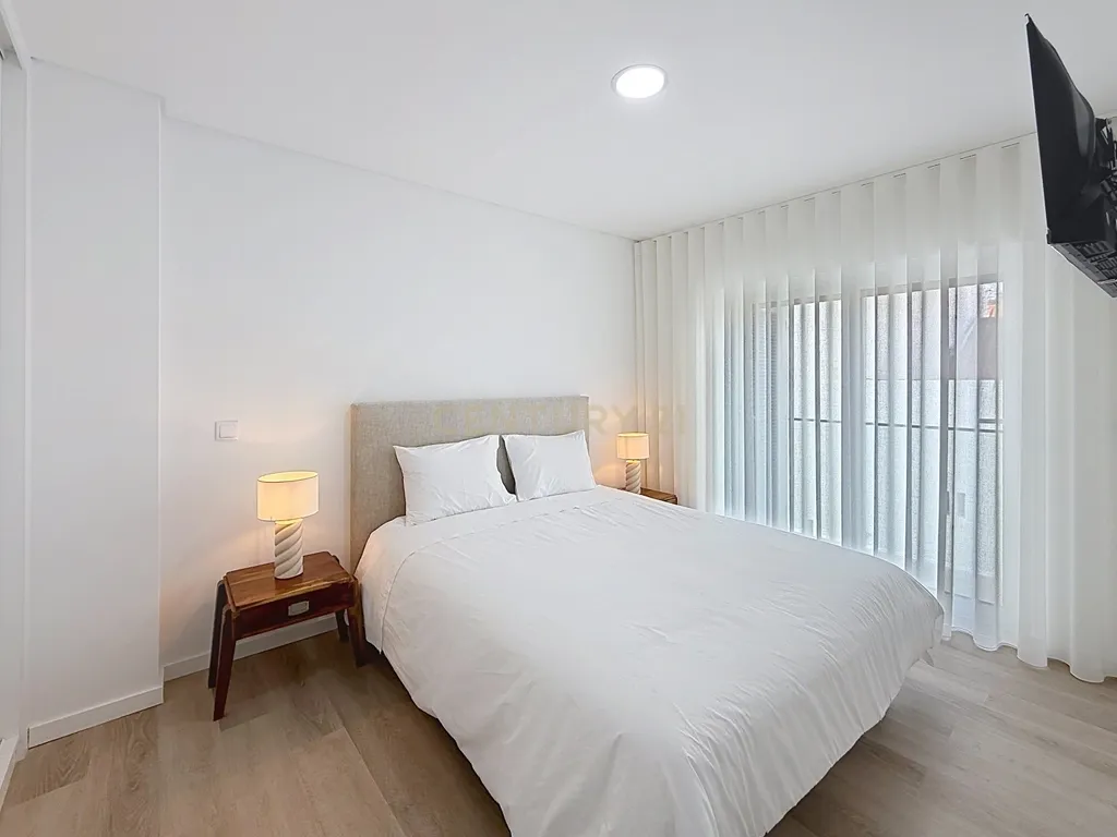 Apartamento T2 Novo - Arrendamento no Centro da Nazaré - Image 21