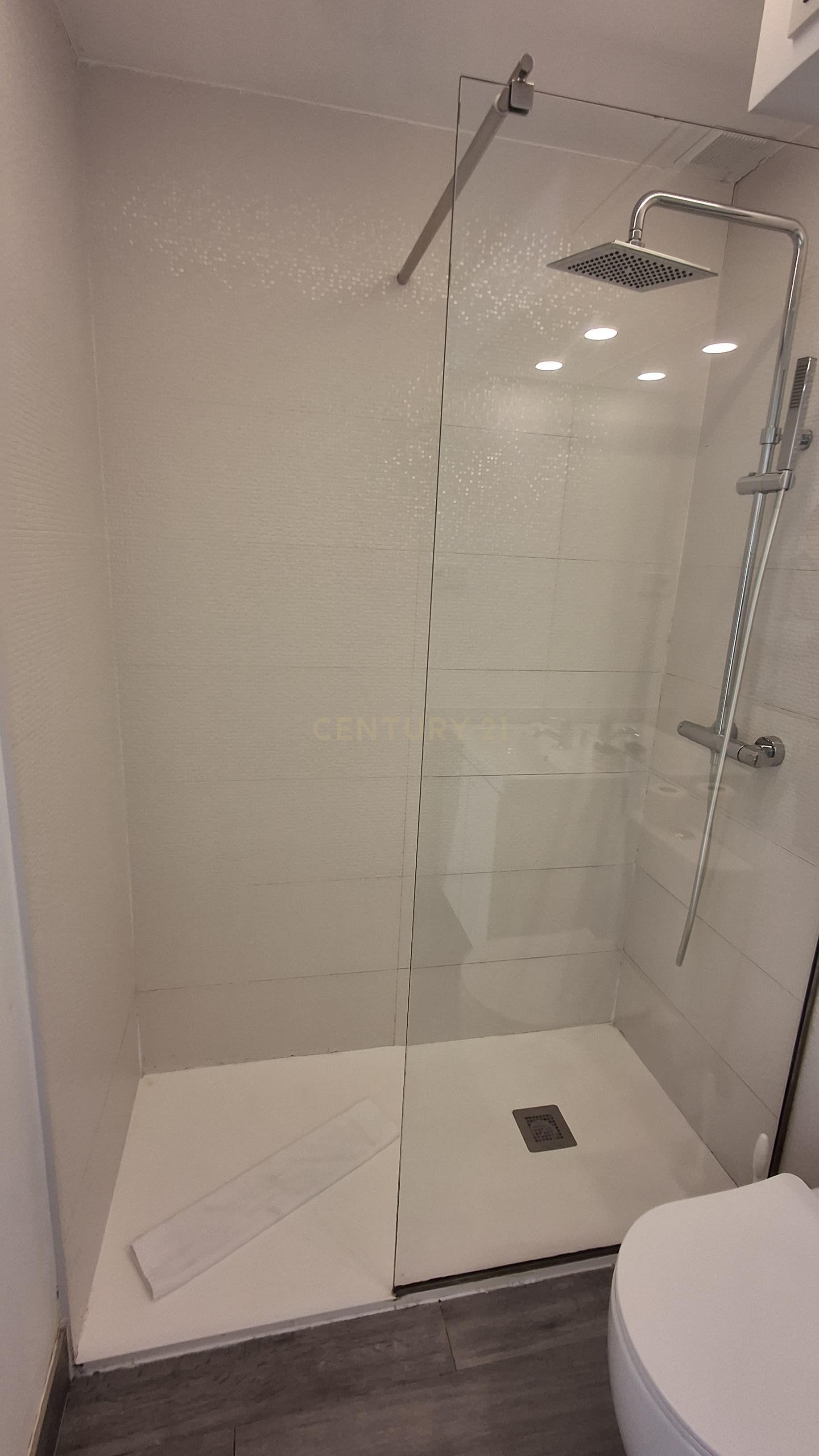 Oportunidade de Investimento em Arturo Soria! Loft Dividido em 2 Unidades Independentes – Flexibilidade, Rentabilidade e Estilo - Image 4