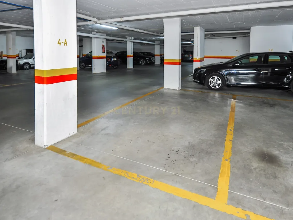 Apartamento T3 com suíte, garagem e varanda – Jardins da Parede - Image 17
