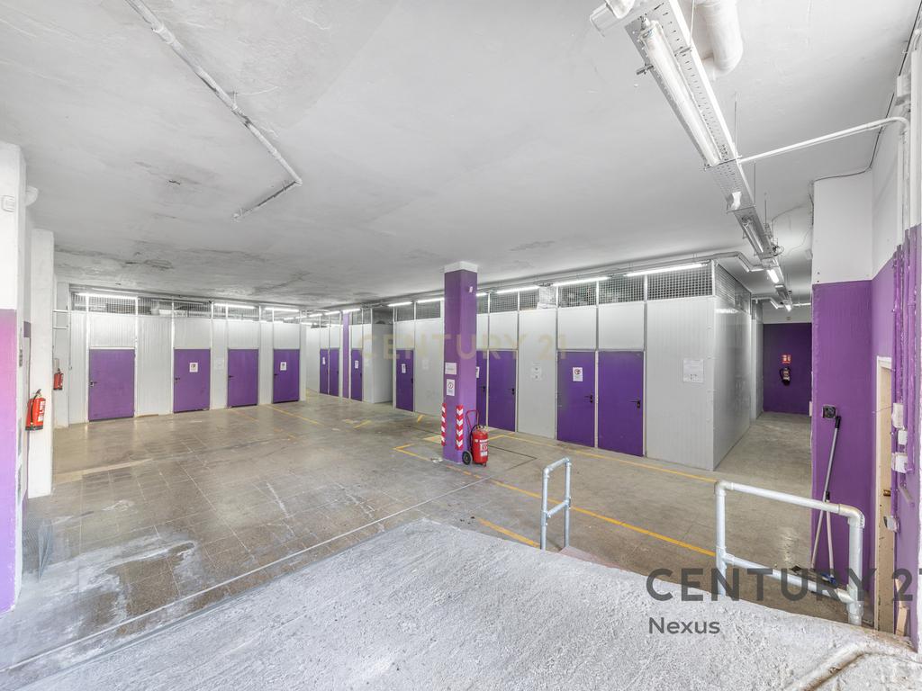 Investimento Excepcional em Ripollet! Lote com 63 Arrecadações Rentáveis, Estacionamento e Acesso Direto - Image 11