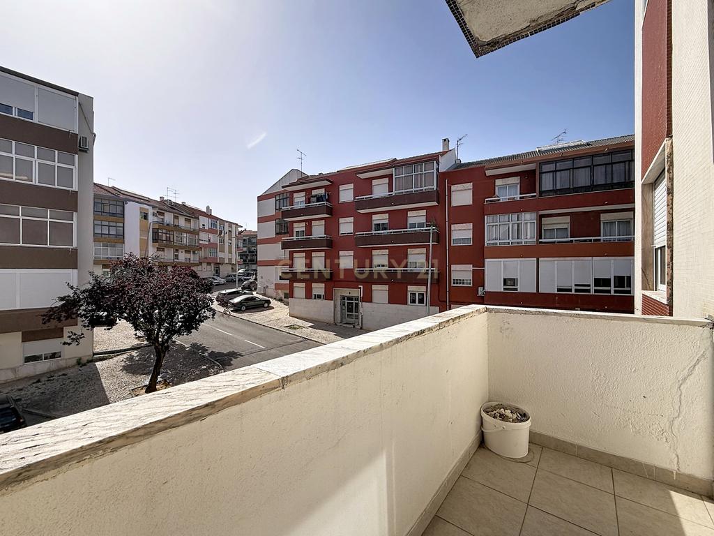 Apartamento T3 em Amora, Seixal - Oportunidade Única! - Image 28