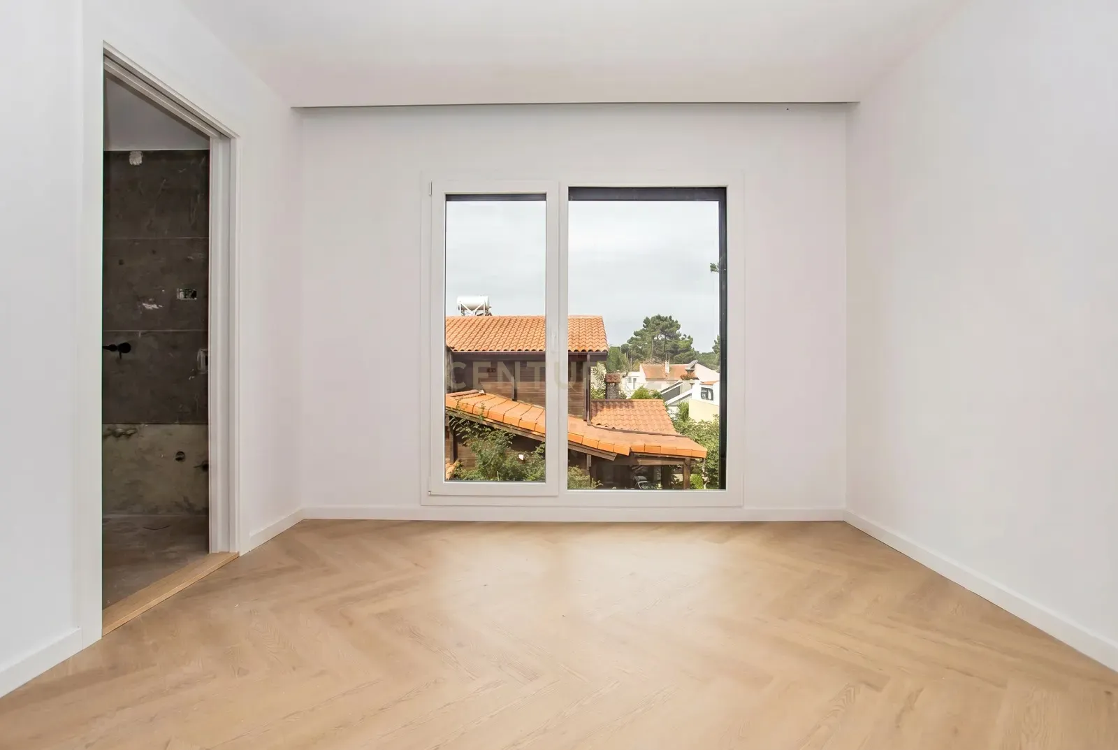 Fotografia 11 de Moradia T4 de Arquitetura Contemporânea com Piscina na Aroeira