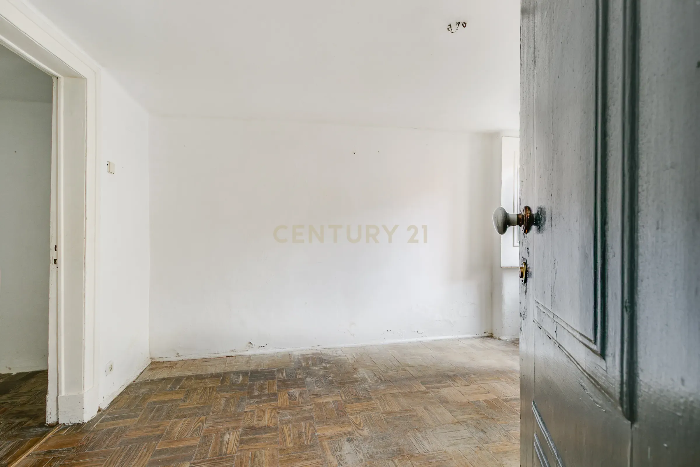 Apartamento no Coração do Príncipe Real – Lisboa - Image 6