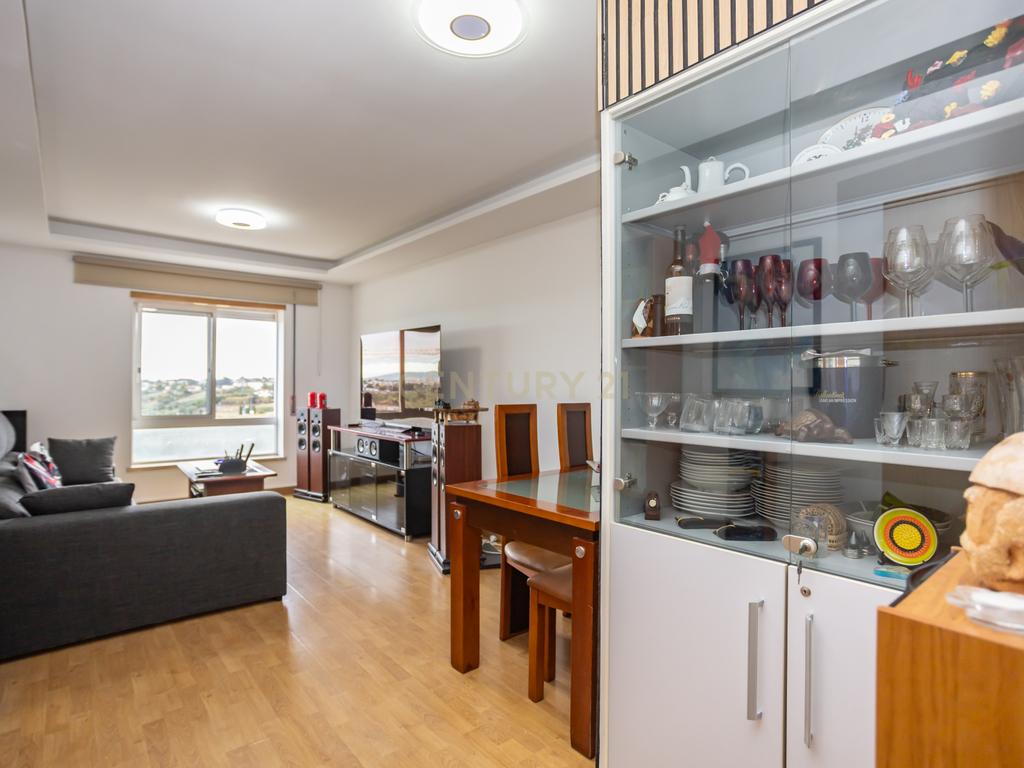 Apartamento T3 com Vista Panorâmica, no Monte da Caparica - Image 3