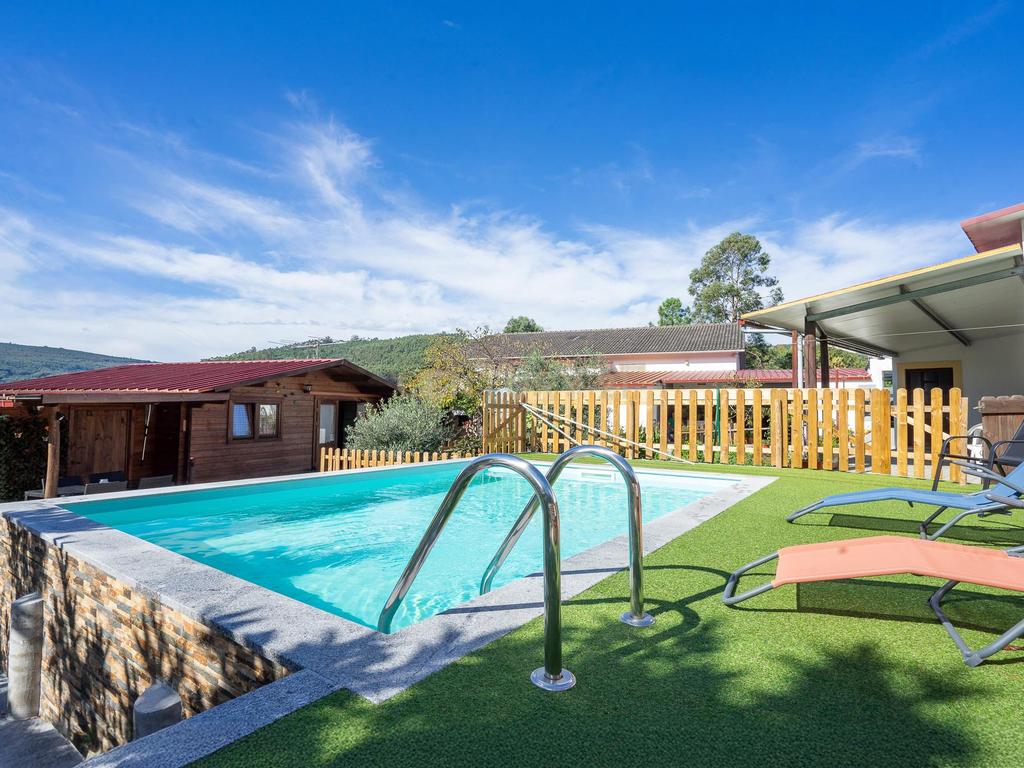 Moradia T3 , Moradia T2 e Moradia T3+2 com piscina, terreno, garagem r alojamento Local Gois - Image 1