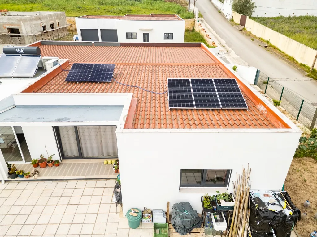 Excelente Moradia T3 Térrea SEMI-NOVA em Alcobaça com Jardim e garagem - Image 22