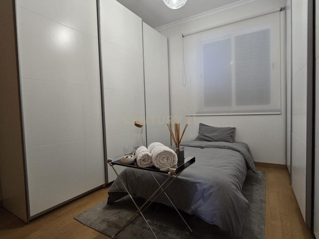 Apartamento T2 de elevada qualidade no centro do Caniço – sofisticação, vista mar e localização privilegiada - Image 9