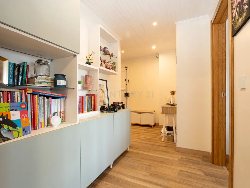 ** ESPECTACULAR APARTAMENTO T2 REMODELADO, NA URBANIZAÇÃO DA ANTA ** - Image 38