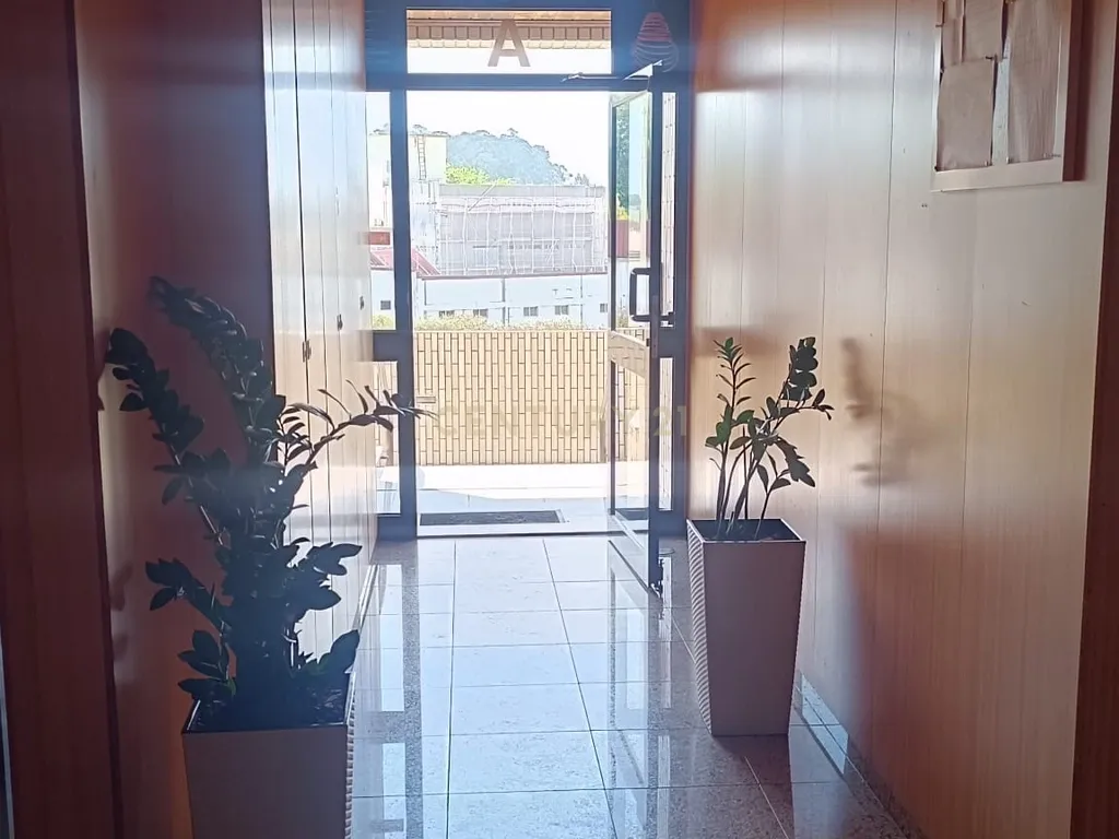 T2 com Terraço, Box, Condomínio Fechado no Centro de Arcozelo - Image 14