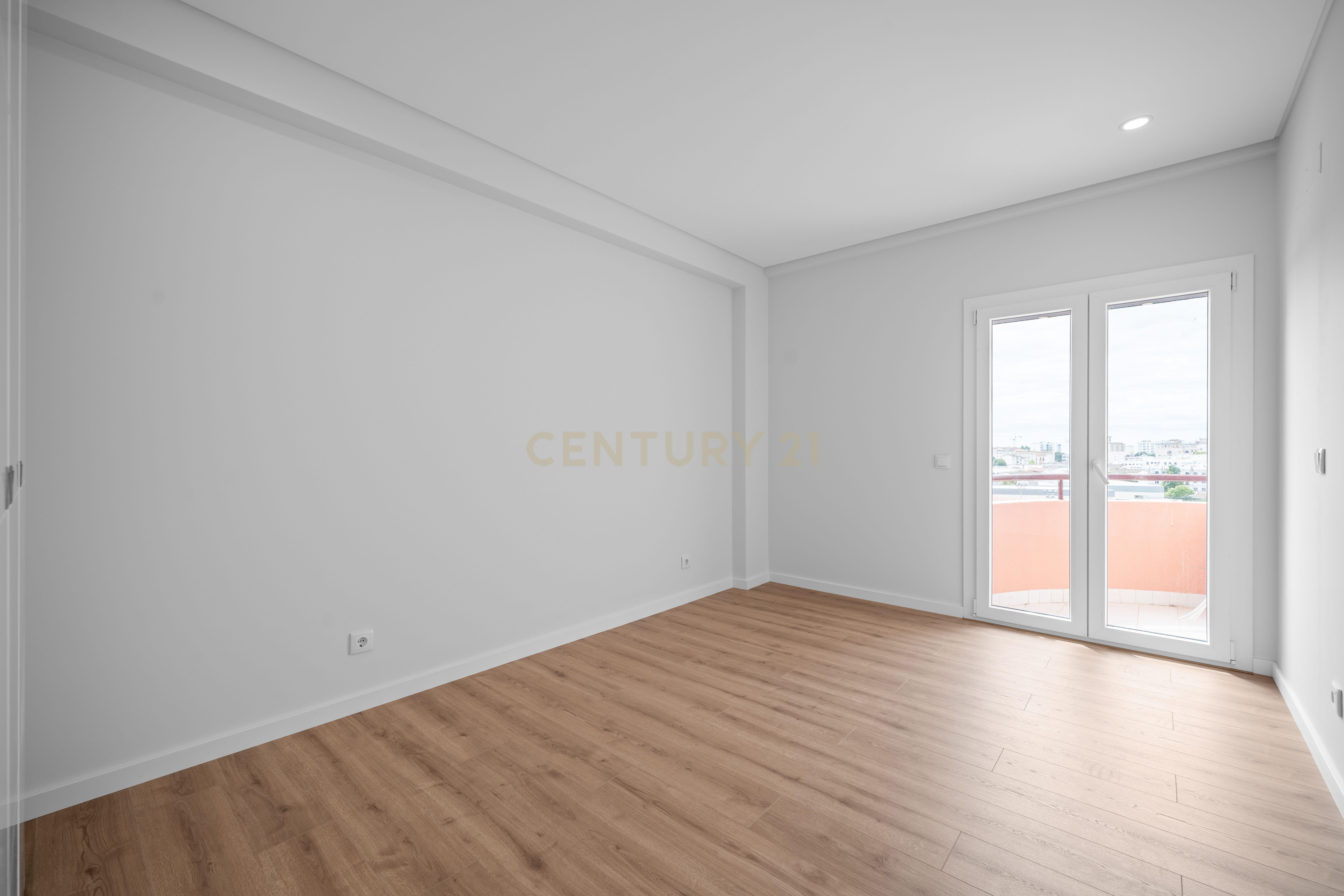 Fotografia 11 de Apartamento T3 localizado na estratégica zona dos 4 Caminhos, Setúbal