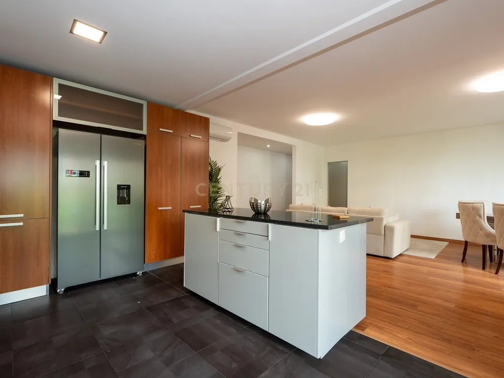 Apartamento de tipologia T3, com 2 varandas, 2 WC e box para 4 viaturas, situado no Jardim da Amoreira - Ramada em Odivelas. - Image 18