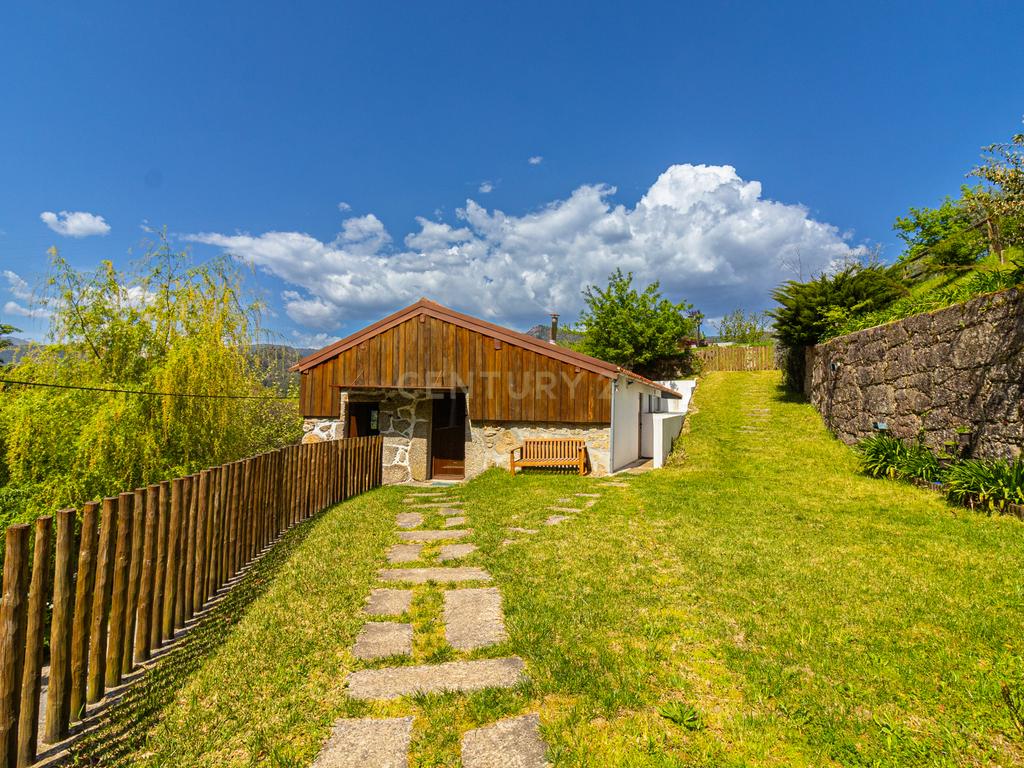 Um Refúgio no Gerês com 2 casas junto ao Rio  - Image 61