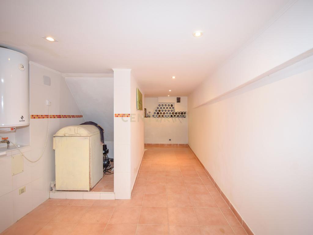 Moradia T5 com piscina em zona tranquila a 20 minutos de Lisboa - Image 26