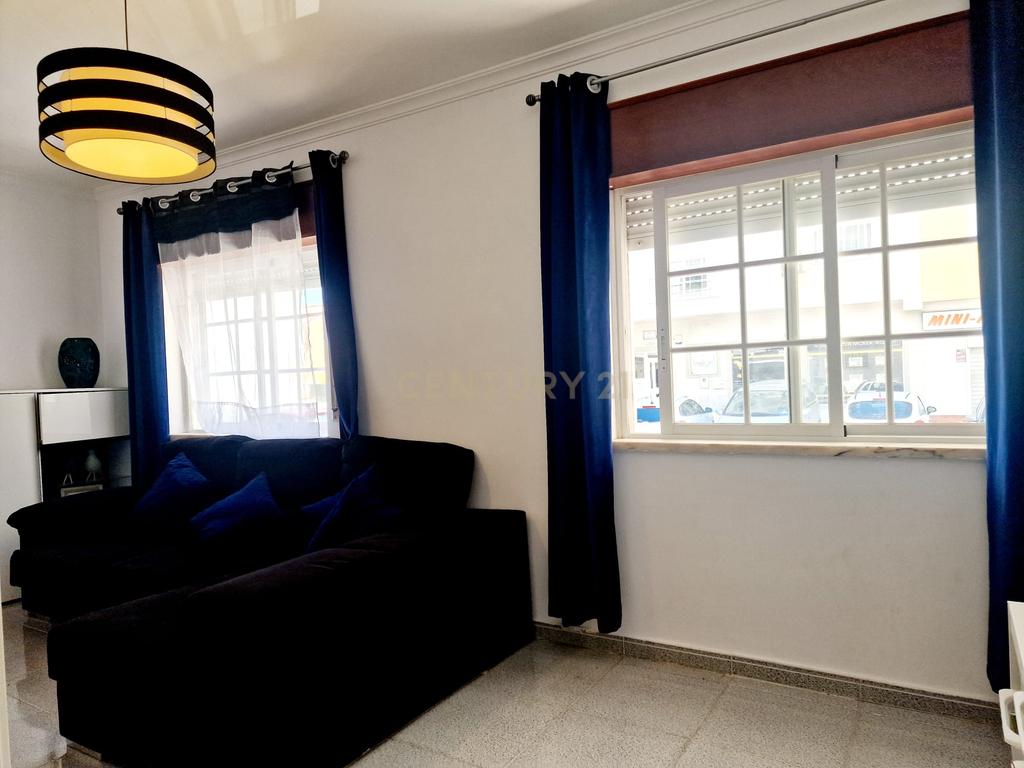 Apartamento T1 Quinta do Conde com logradouro bastante amplo - Image 7