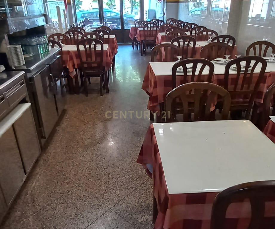 Trespasse de Restaurante + Café/Pastelaria com Esplanada - Image 1