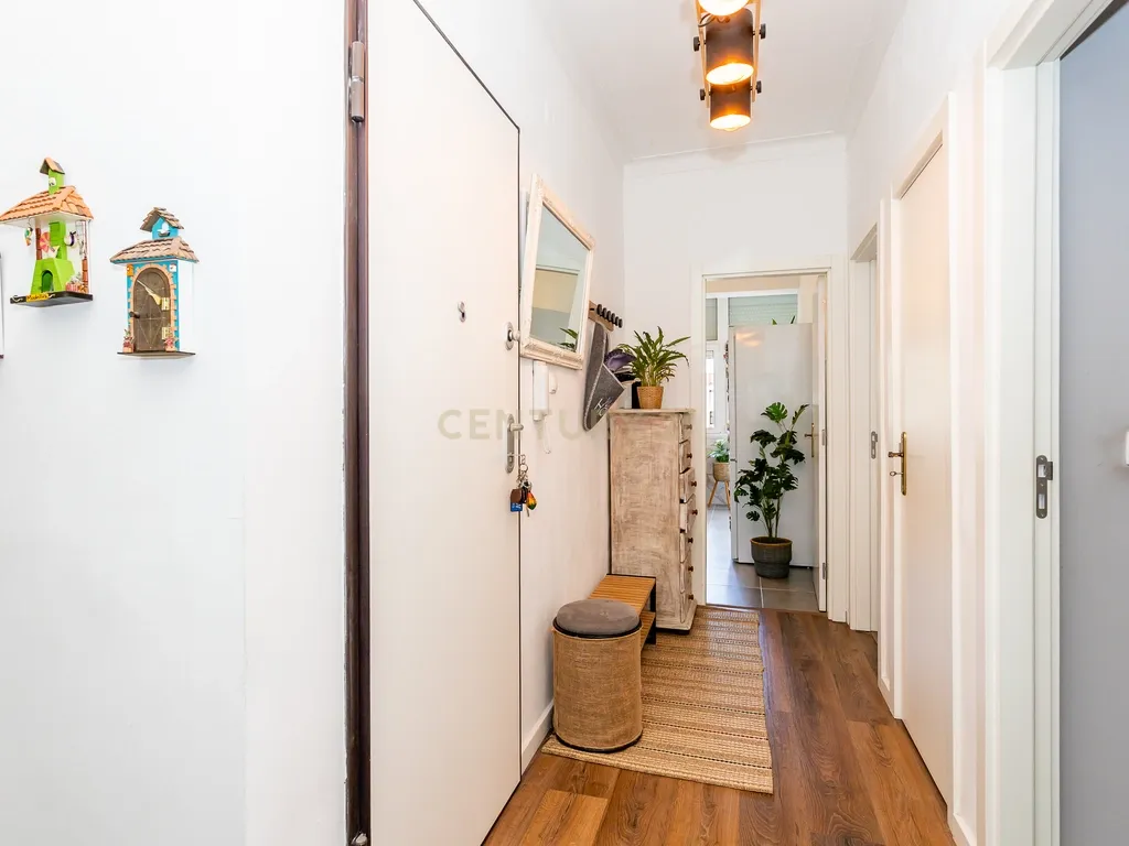 Apartamento T3 remodelado no Barreiro - Image 3