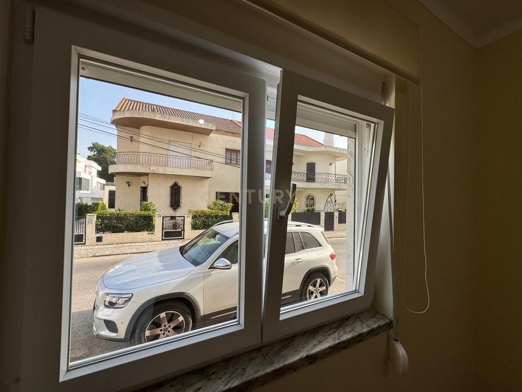 Apartamento T3 remodelado na zona do Parque Municipal - Image 9