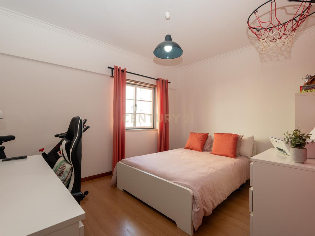 ** ESPECTACULAR APARTAMENTO NO CENTRO DE MAFRA, COM PARQUEAMENTO ** - Image 31