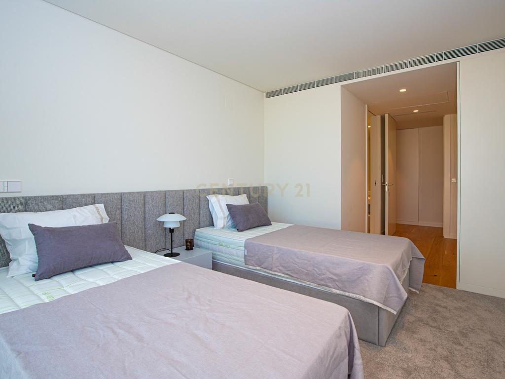 Apartamento de Luxo com 3 Quartos Virado a Sul na prestigiada Infinity Tower - Image 24