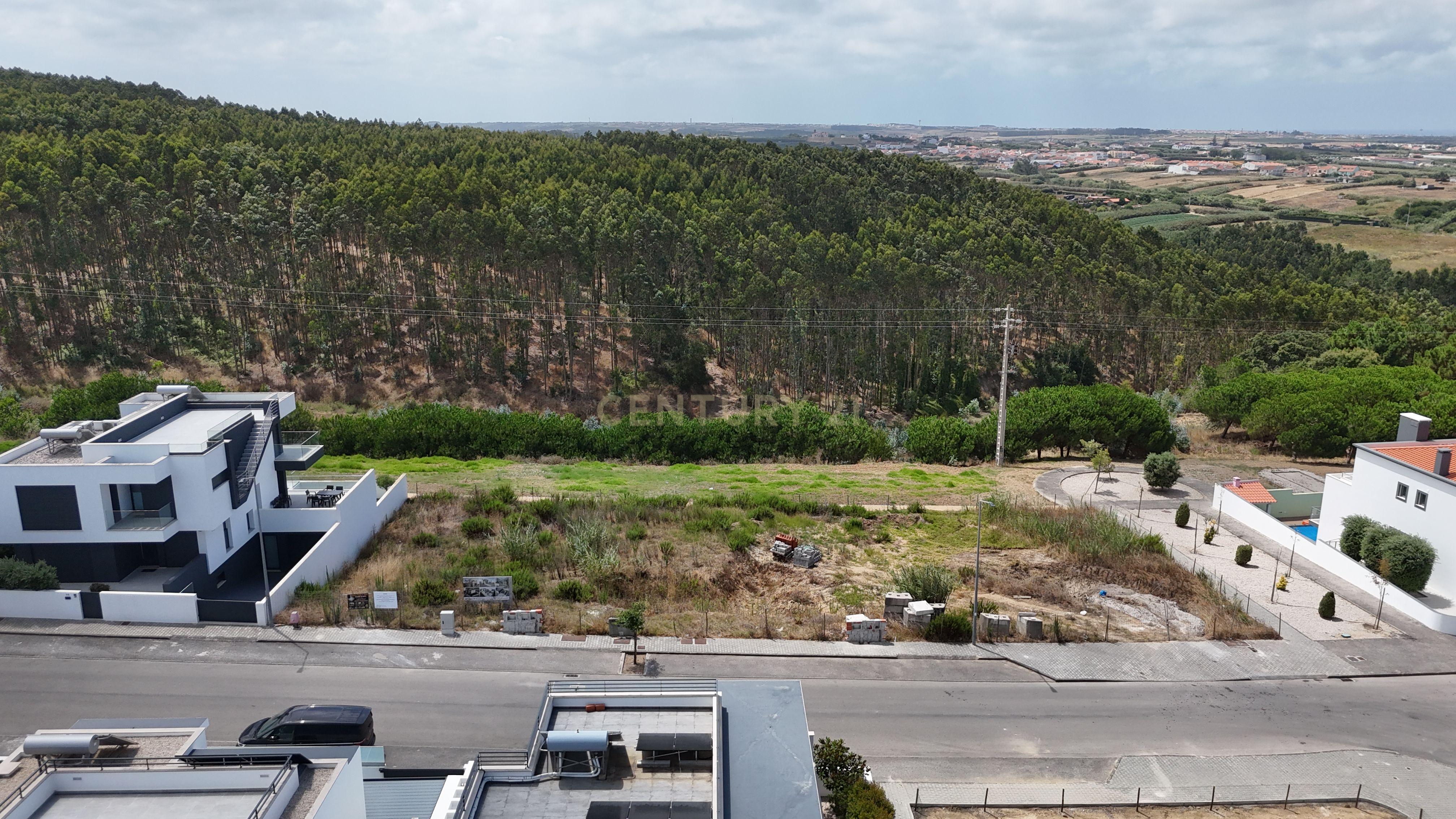 Fotografia 5 de Moradia T4 em pré-construção com piscina aquecida e rooftop na Urbanização Paraíso — Peniche