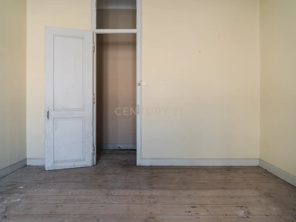PRÉDIO PARA RECUPERAR, NO CENTRO HISTÓRICO DE PENICHE - Image 9