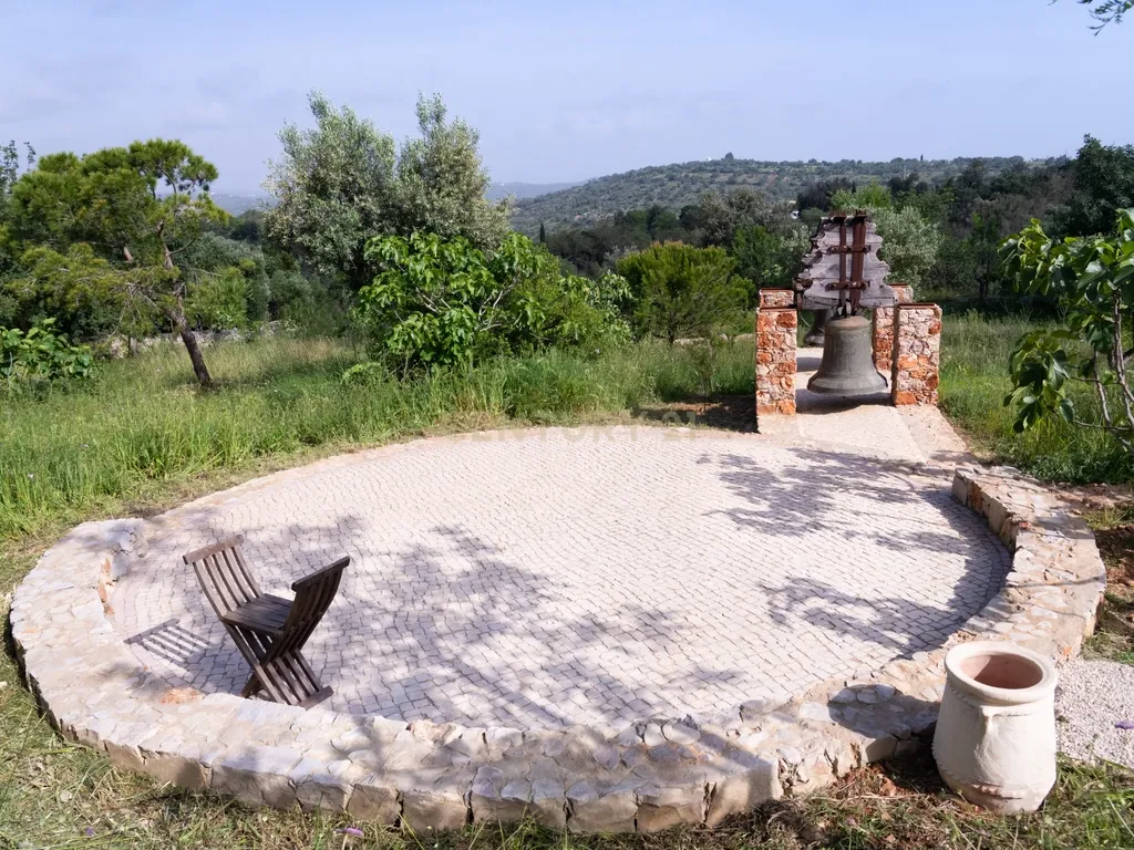 Propriedade com três habitações, piscina aquecida e sauna, num terreno de 10.000 m² - Image 133