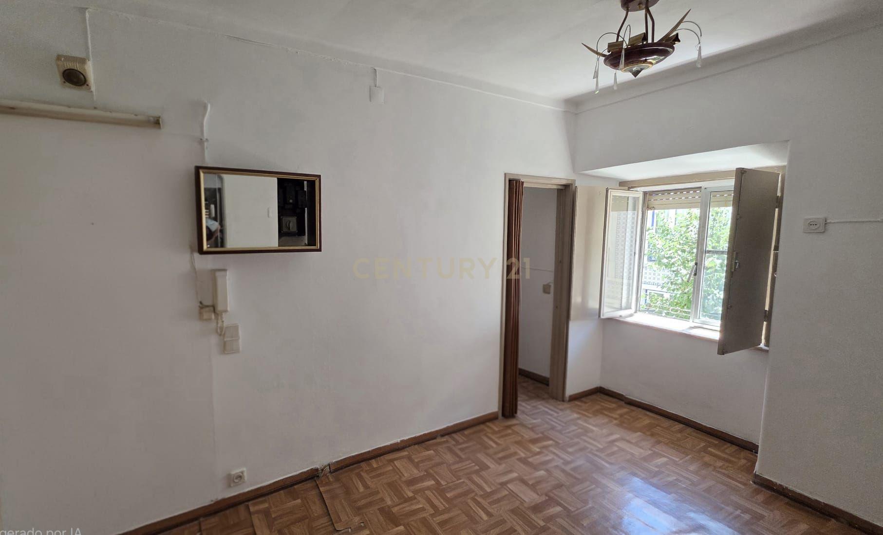 Fotografia 2 de APARTAMENTO T1+1 ALFAMA na Rua dos Remédios, ótima localização na Capital