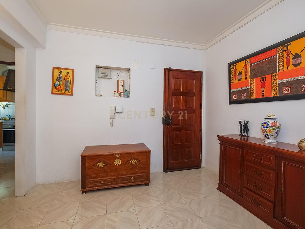 T2 com elevador e arrecadação no Casal do Cotão - Image 7