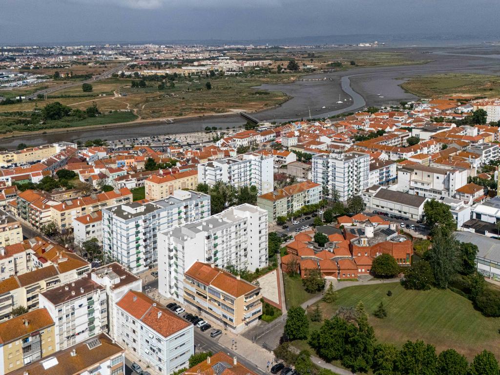 Apartamento T2 Moita – Ideal para Habitação Própria ou Investimento! - Image 24