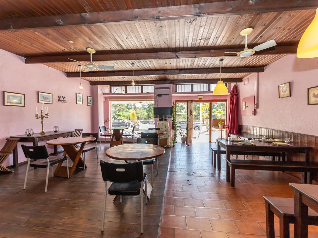Restaurante "República dos Frangos" – Oportunidade Única em São João, Junto à Praia - Image 3