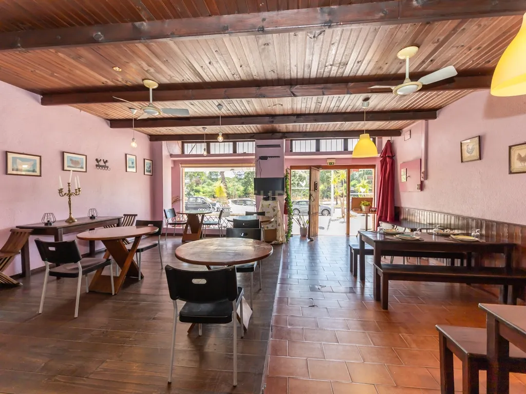 Restaurante "República dos Frangos" – Oportunidade Única em São João, Junto à Praia - Image 3