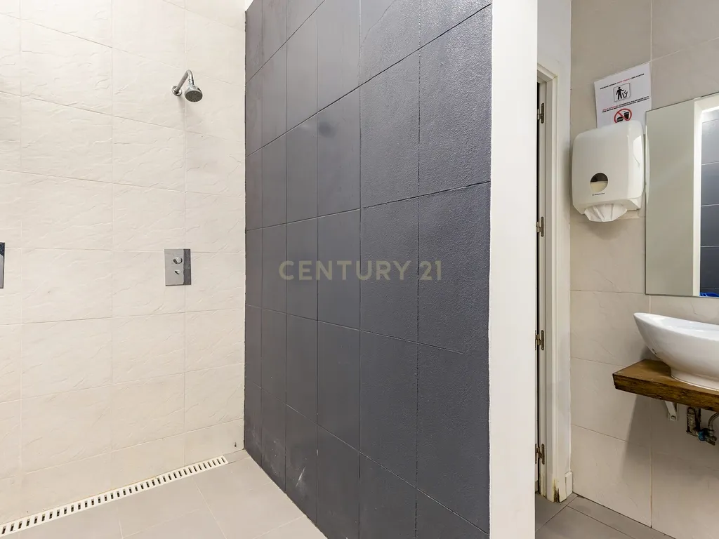 Oportunidade Única de Investimento: Espaço de 300m² no Jamor (Yield 9%) - Image 17