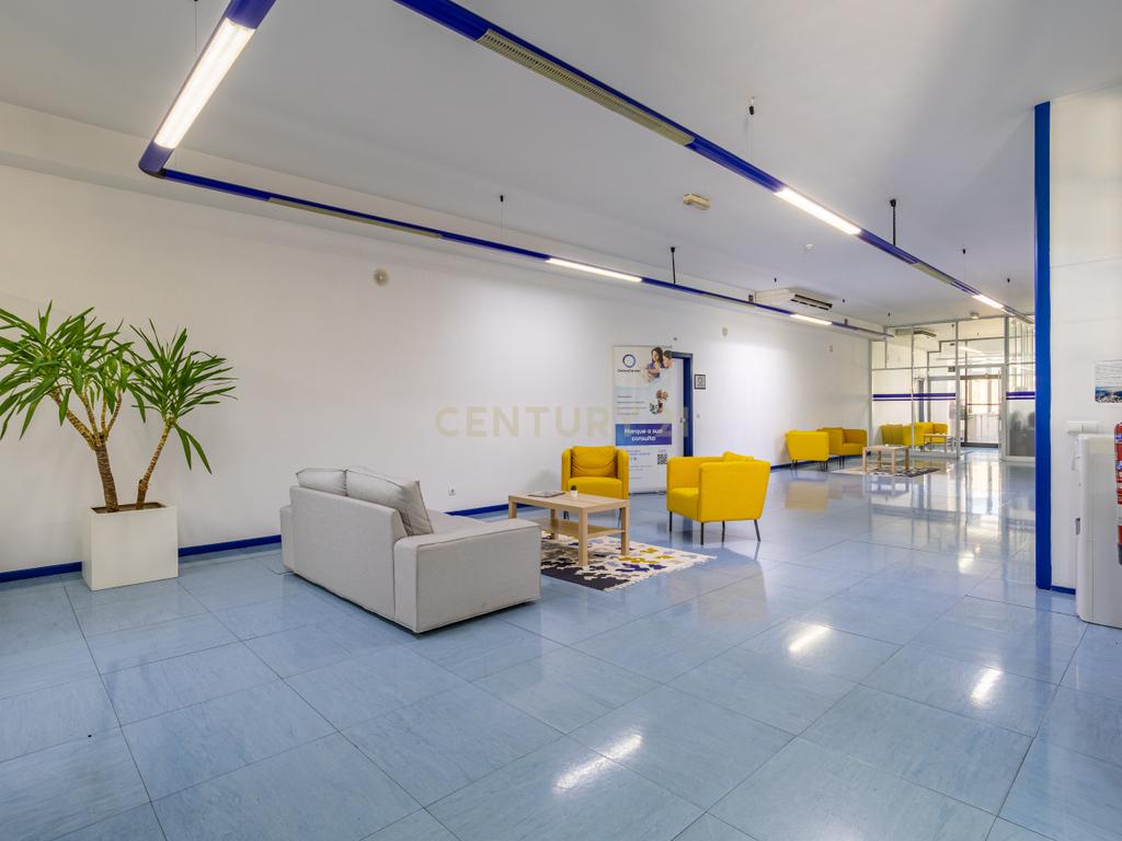 Edifício Comercial em Carnaxide - 5 Pisos - Image 36