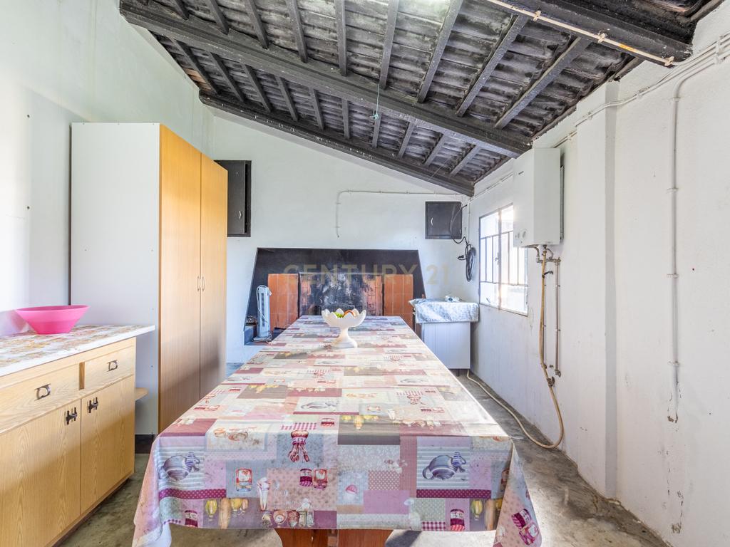 Quinta com 25.800M2 com moradia T6 em Casével, Santarém. - Image 19